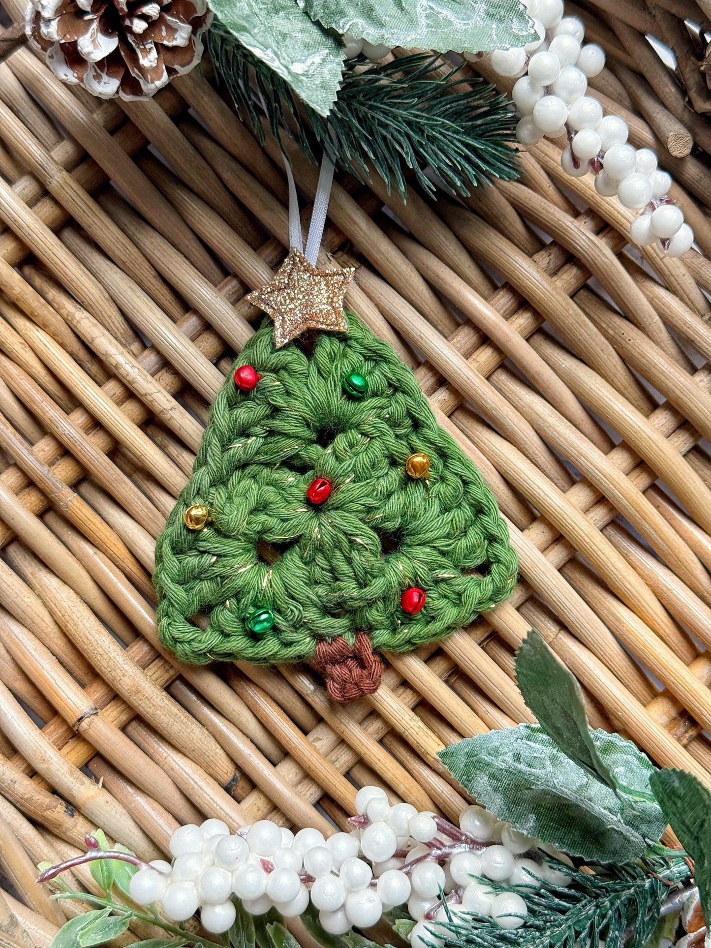 Crochet Christmas Tree Decoration | Tink and Reu