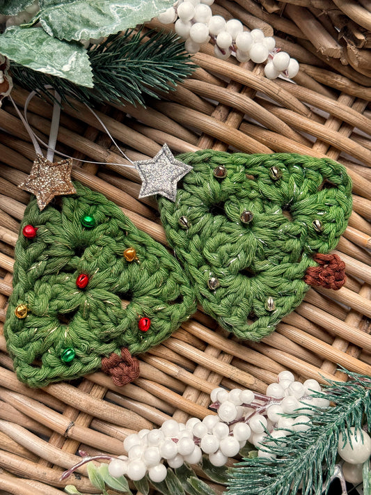 Crochet Christmas Tree Decoration | Tink and Reu
